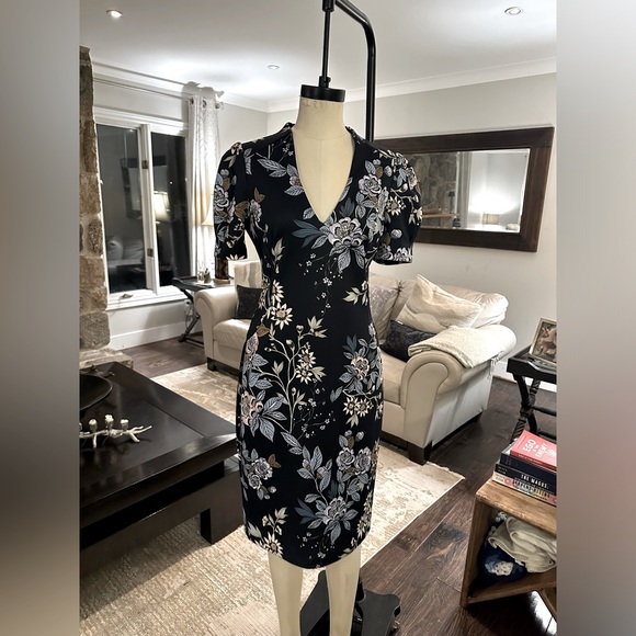 Beautiful stretch floral dress New - Picture 1 of 5